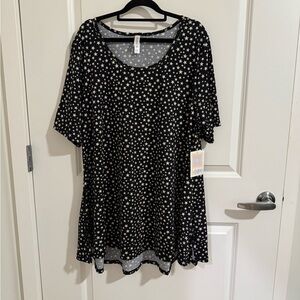 LuLaRoe Perfect Tee Black and white Star Patterned Tunic Top.